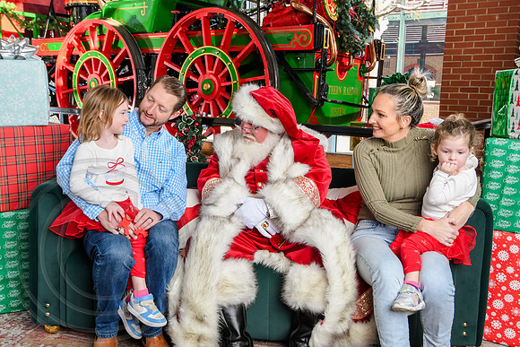 RKPhoto-2025-TheCharlestonSanta-Dec14-3733