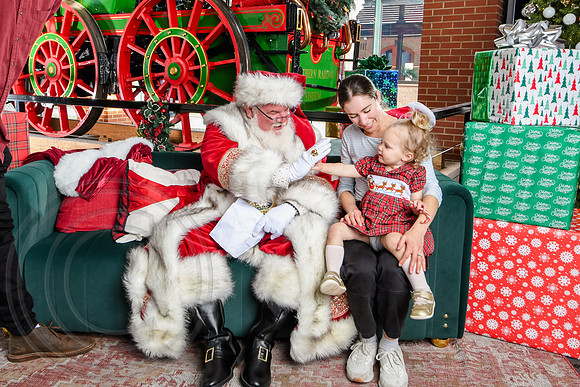 RKPhoto-2025-TheCharlestonSanta-Dec14-3738