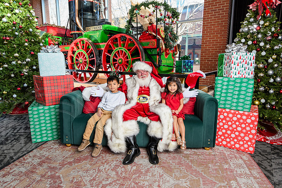 RKPhoto-2025-TheCharlestonSanta-Dec14-3745
