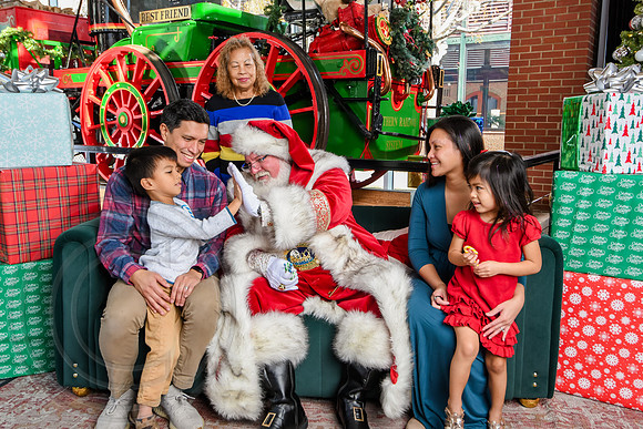 RKPhoto-2025-TheCharlestonSanta-Dec14-3753