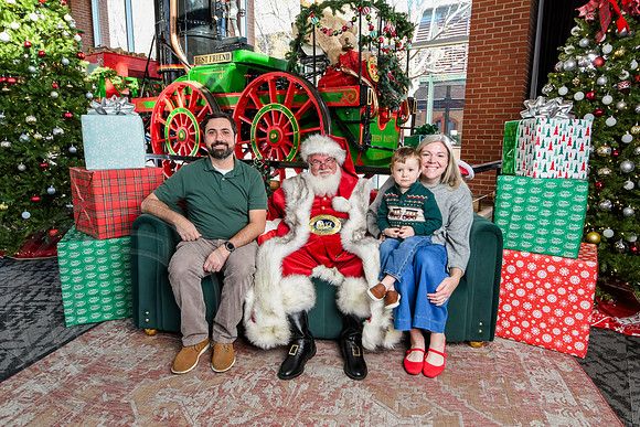RKPhoto-2025-TheCharlestonSanta-Dec14-3755