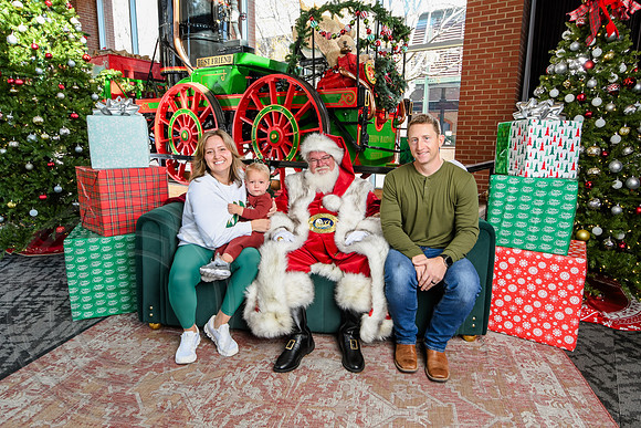 RKPhoto-2025-TheCharlestonSanta-Dec14-3757