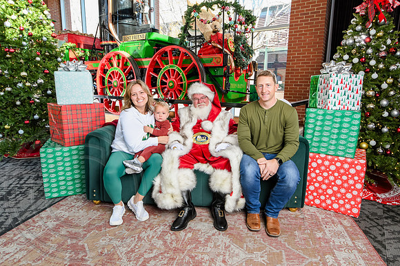 RKPhoto-2025-TheCharlestonSanta-Dec14-3758