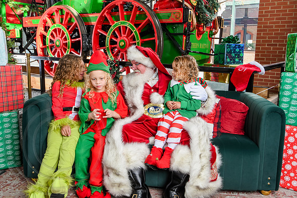 RKPhoto-2025-TheCharlestonSanta-Dec14-3770