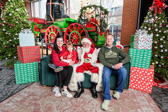 RKPhoto-2025-TheCharlestonSanta-Dec14-3776