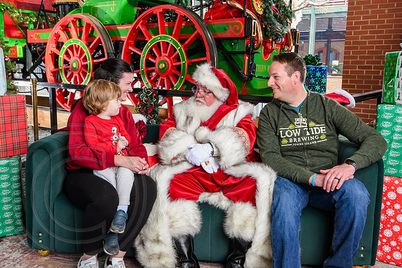 RKPhoto-2025-TheCharlestonSanta-Dec14-3779