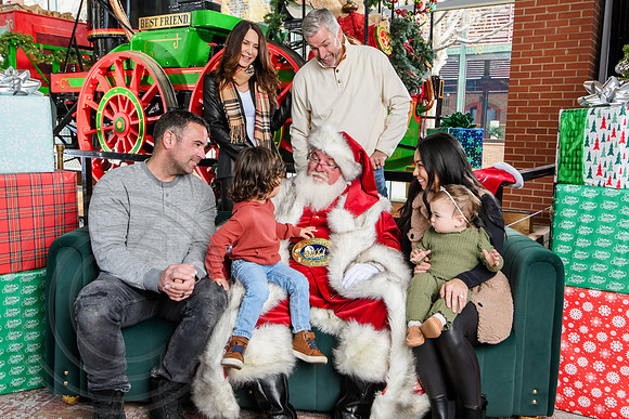 RKPhoto-2025-TheCharlestonSanta-Dec14-3789