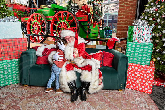 RKPhoto-2025-TheCharlestonSanta-Dec14-3795