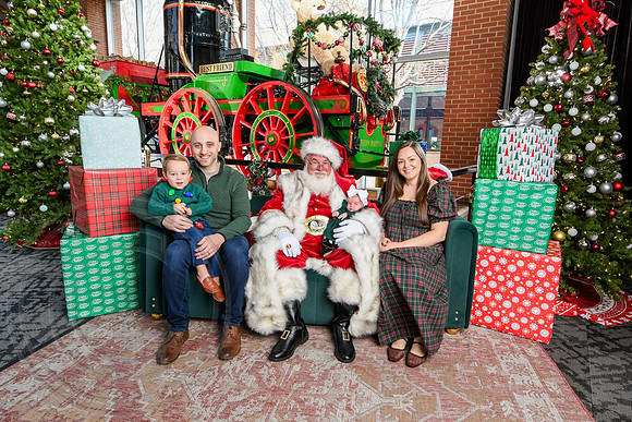 RKPhoto-2025-TheCharlestonSanta-Dec14-3798