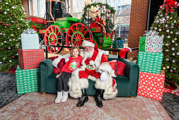 RKPhoto-2025-TheCharlestonSanta-Dec14-3802