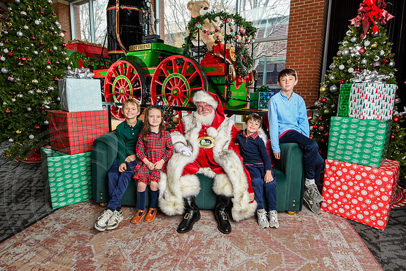RKPhoto-2025-TheCharlestonSanta-Dec14-3895