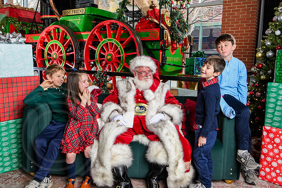 RKPhoto-2025-TheCharlestonSanta-Dec14-3899
