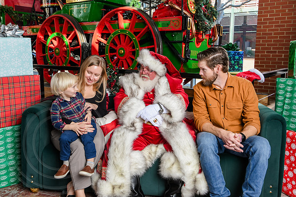 RKPhoto-2025-TheCharlestonSanta-Dec14-3908