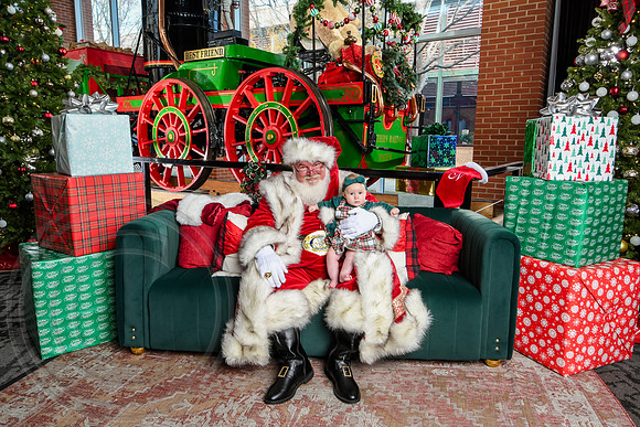 RKPhoto-2025-TheCharlestonSanta-Dec14-3920