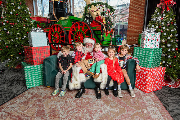 RKPhoto-2025-TheCharlestonSanta-Dec14-3922