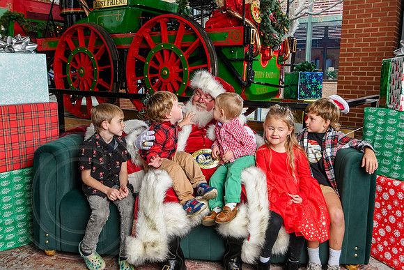 RKPhoto-2025-TheCharlestonSanta-Dec14-3924