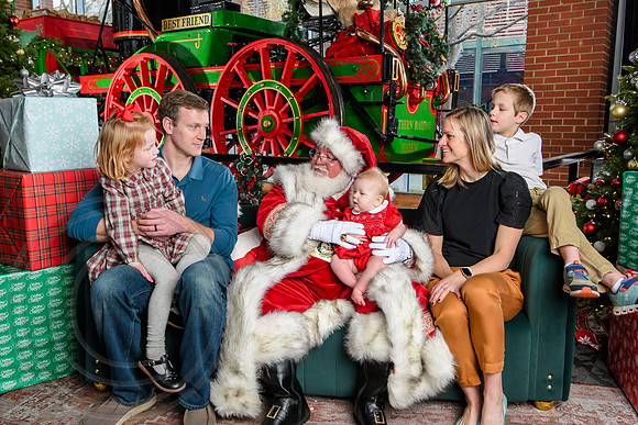 RKPhoto-2025-TheCharlestonSanta-Dec14-3934