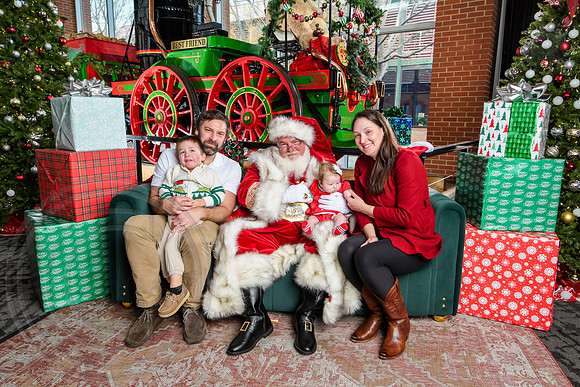 RKPhoto-2025-TheCharlestonSanta-Dec14-3938