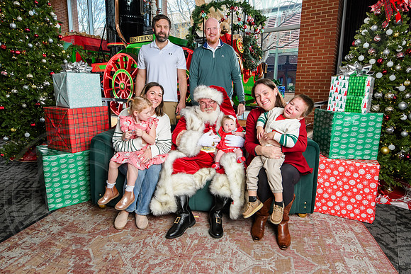 RKPhoto-2025-TheCharlestonSanta-Dec14-3940