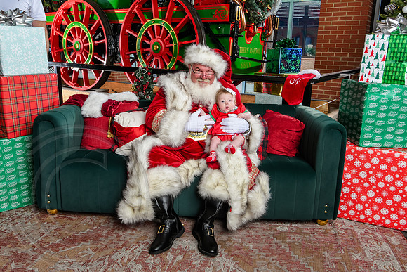 RKPhoto-2025-TheCharlestonSanta-Dec14-3941