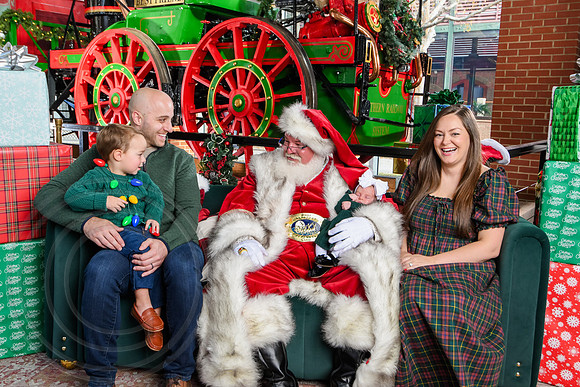 RKPhoto-2025-TheCharlestonSanta-Dec14-3801
