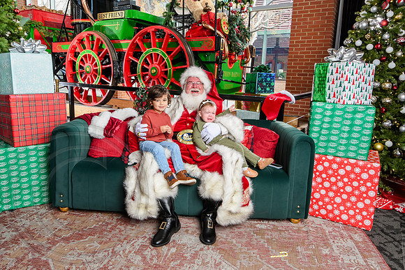 RKPhoto-2025-TheCharlestonSanta-Dec14-3794