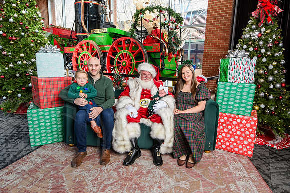 RKPhoto-2025-TheCharlestonSanta-Dec14-3797