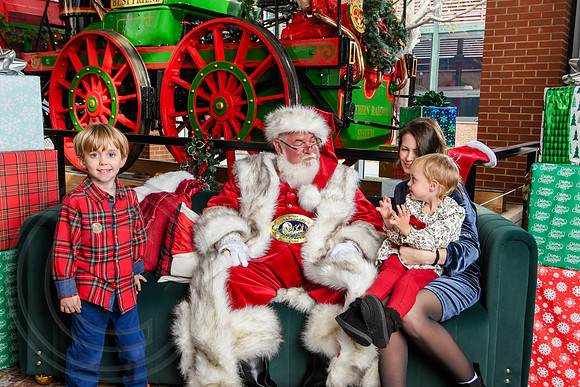 RKPhoto-2025-TheCharlestonSanta-Dec14-3875