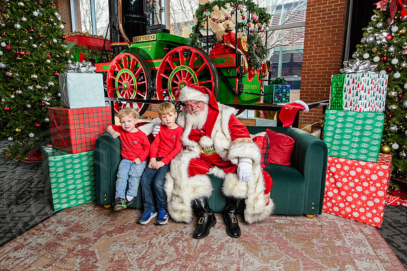 RKPhoto-2025-TheCharlestonSanta-Dec14-3883