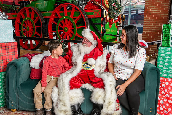 RKPhoto-2025-TheCharlestonSanta-Dec14-3893