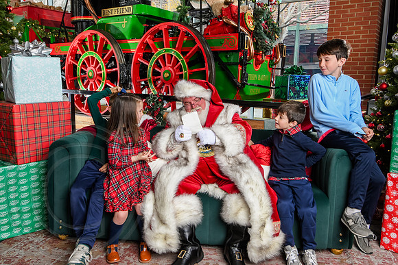 RKPhoto-2025-TheCharlestonSanta-Dec14-3897