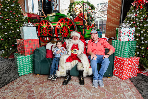 RKPhoto-2025-TheCharlestonSanta-Dec14-3913