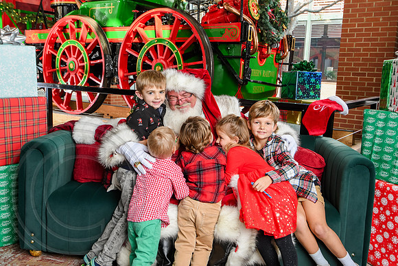 RKPhoto-2025-TheCharlestonSanta-Dec14-3926