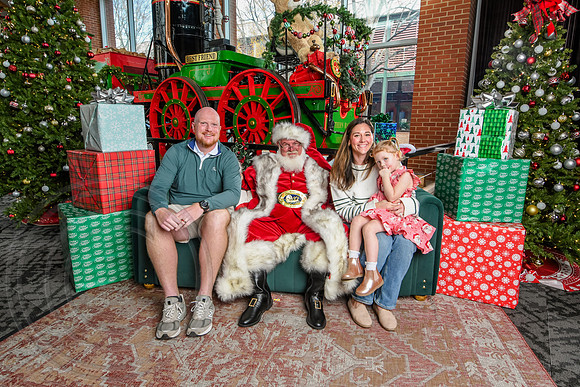 RKPhoto-2025-TheCharlestonSanta-Dec14-3936