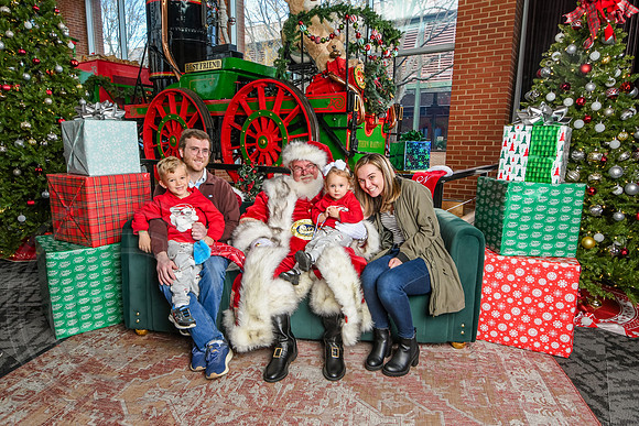 RKPhoto-2025-TheCharlestonSanta-Dec14-3945
