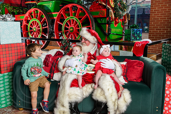 RKPhoto-2025-TheCharlestonSanta-Dec14-3953