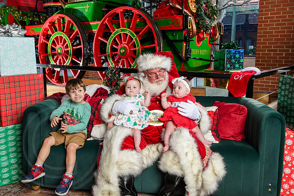 RKPhoto-2025-TheCharlestonSanta-Dec14-3954