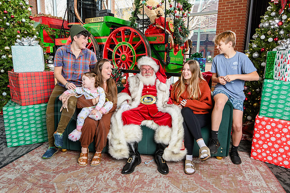 RKPhoto-2025-TheCharlestonSanta-Dec14-3783