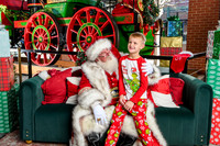 RKPhoto-2025-TheCharlestonSanta-Dec20-4201