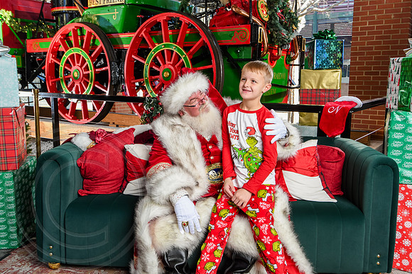 RKPhoto-2025-TheCharlestonSanta-Dec20-4201