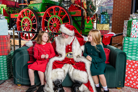 RKPhoto-2025-TheCharlestonSanta-Dec20-4208