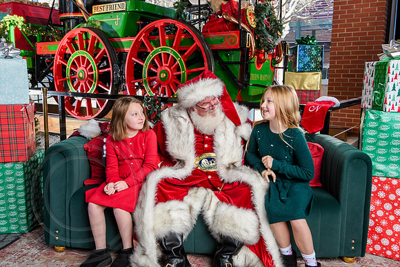 RKPhoto-2025-TheCharlestonSanta-Dec20-4209