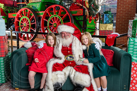 RKPhoto-2025-TheCharlestonSanta-Dec20-4210