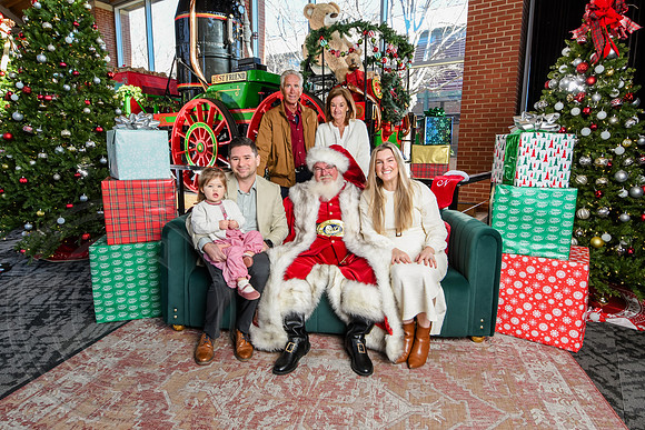 RKPhoto-2025-TheCharlestonSanta-Dec20-4216