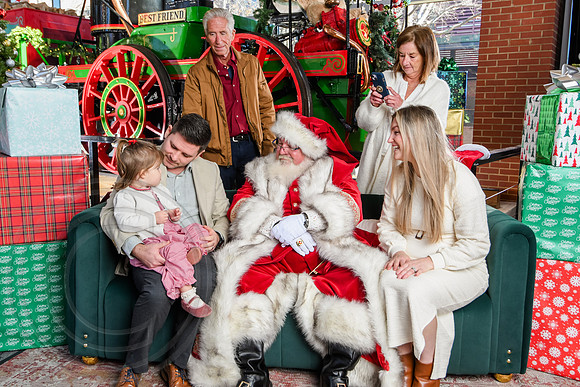 RKPhoto-2025-TheCharlestonSanta-Dec20-4217