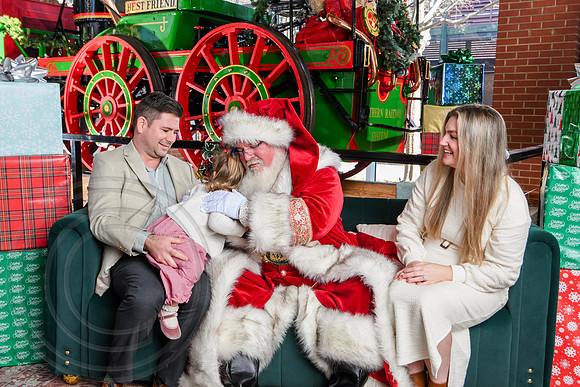 RKPhoto-2025-TheCharlestonSanta-Dec20-4219