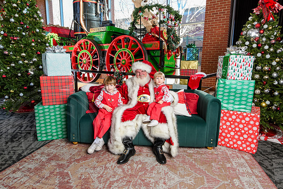 RKPhoto-2025-TheCharlestonSanta-Dec20-4223