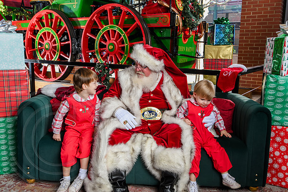 RKPhoto-2025-TheCharlestonSanta-Dec20-4226