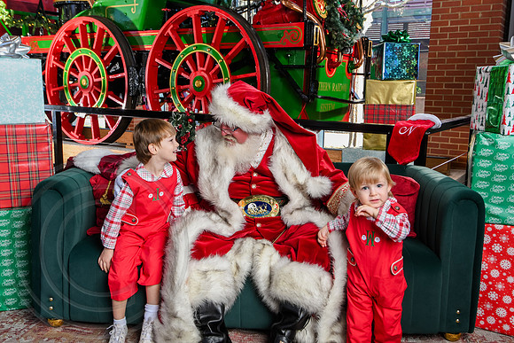 RKPhoto-2025-TheCharlestonSanta-Dec20-4227