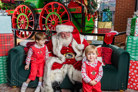 RKPhoto-2025-TheCharlestonSanta-Dec20-4228